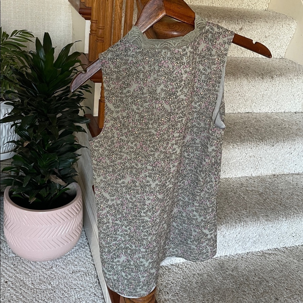 Banana Republic Floral Silk Blouse - Picture 4 of 9
